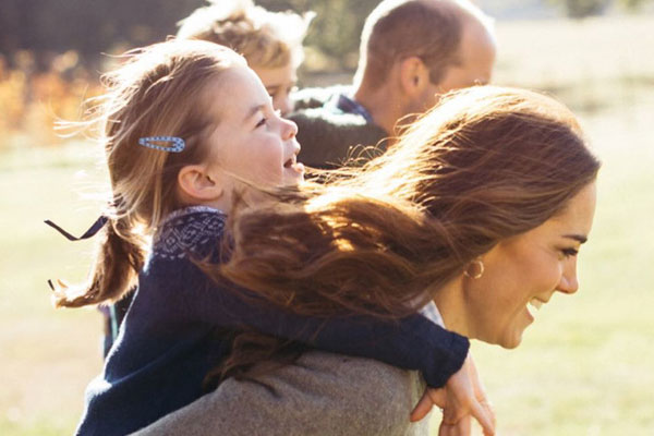 Tiết lộ cuộc nói chuyện riêng kìm nén nước mắt giữa Công nương Kate với em chồng Harry trong buổi chia tay, Meghan Markle không hề được nhắc đến-2