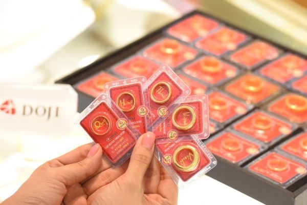 Giá vàng hôm nay 24/3: Mỹ làm tới, vàng tăng vọt-2