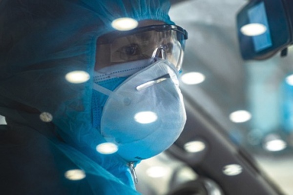 Ngày làm việc cường độ cao của nữ nhân viên y tế ở khu cách ly-1