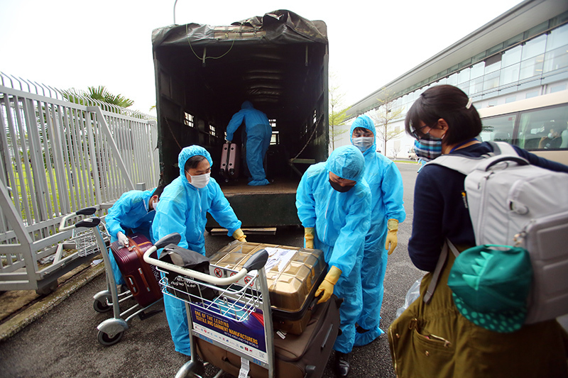 Chia sẻ từ sân bay Nội Bài của những người về nước để an toàn hơn-5