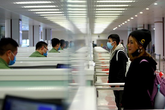 Chia sẻ từ sân bay Nội Bài của những người 'về nước để an toàn hơn'