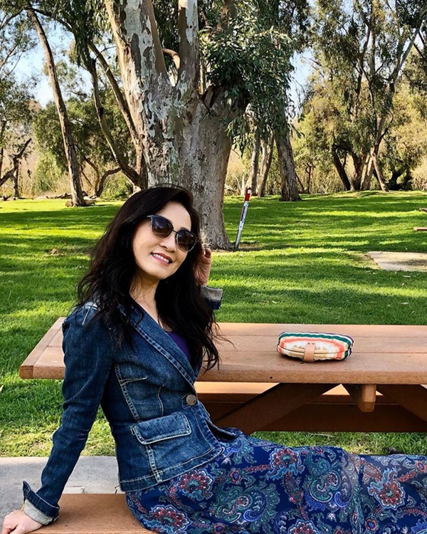 Lộ ảnh hiếm thời trẻ của nghệ sĩ Hồng Đào, gây ngỡ ngàng nhất là vòng 1 cực gợi cảm-3