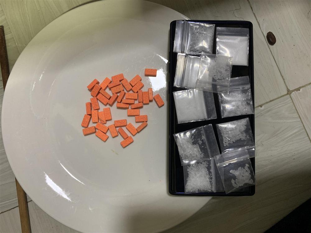 Bắt hot boy” mua bán trái phép gần 200 viên thuốc lắc và 30 gam ma túy ketamine-2