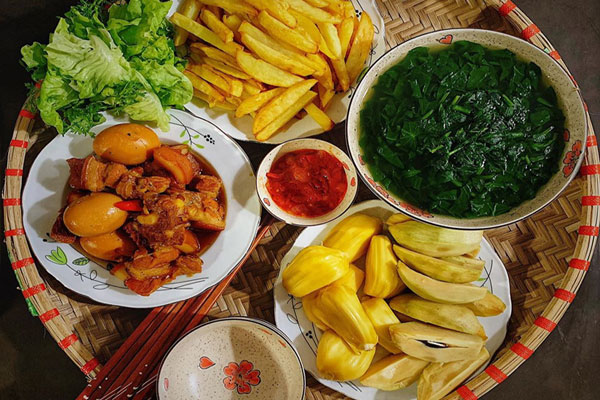 Chỉ với vài nguyên liệu dân dã nhặt trong vườn, Shark Hưng lại khiến dân tình lé mắt khi trổ tài nấu cơm cho vợ-7