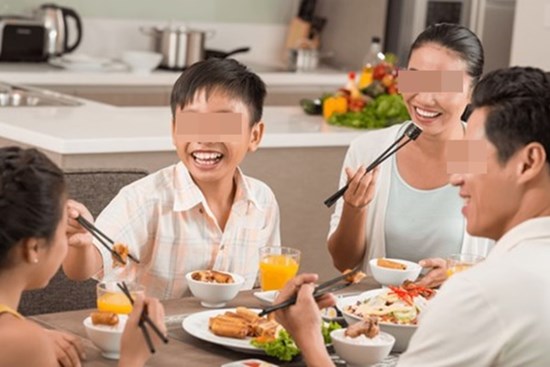 PGS.TS Nguyễn Duy Thịnh: Những lưu ý quan trọng khi ăn uống để phòng chống Covid-19 hiệu quả ngay cả khi gia đình quây quần bên mâm cơm tại nhà