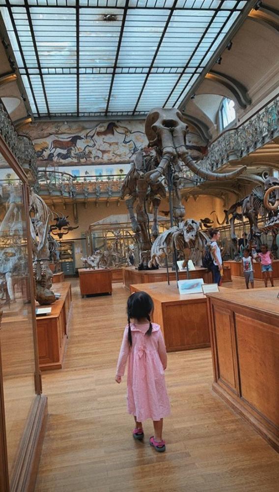 Con gái Tăng Thanh Hà mới 2 tuổi 10 tháng nhưng đã làm một hành động khiến mẹ phát khóc-2