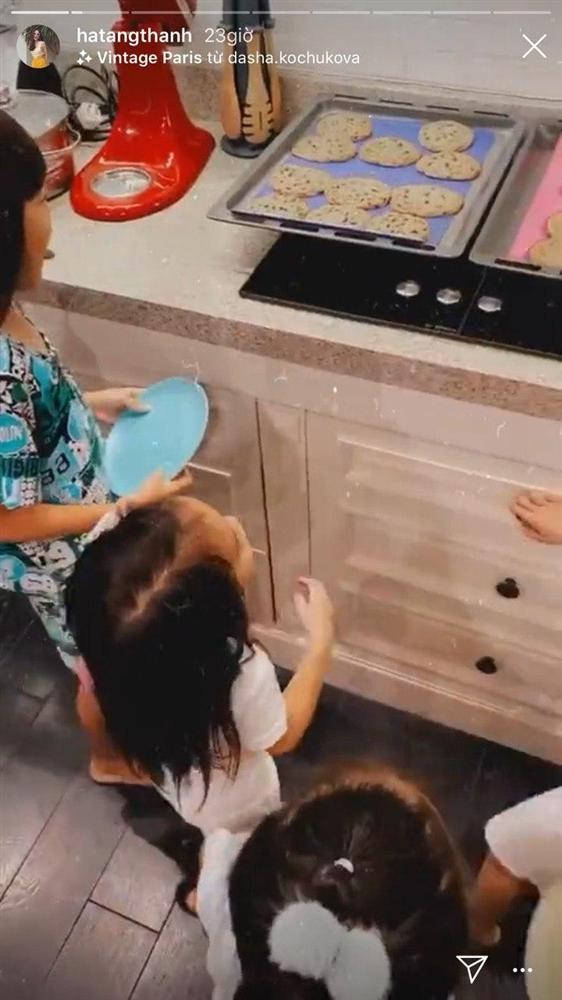 Con gái Tăng Thanh Hà mới 2 tuổi 10 tháng nhưng đã làm một hành động khiến mẹ phát khóc-5