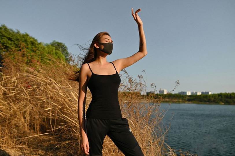 Đi cách ly mà vẫn có bộ ảnh vừa nghệ vừa sang chảnh hết nấc, Võ Hoàng Yến khiến dân tình trầm trồ đẳng cấp siêu mẫu-1