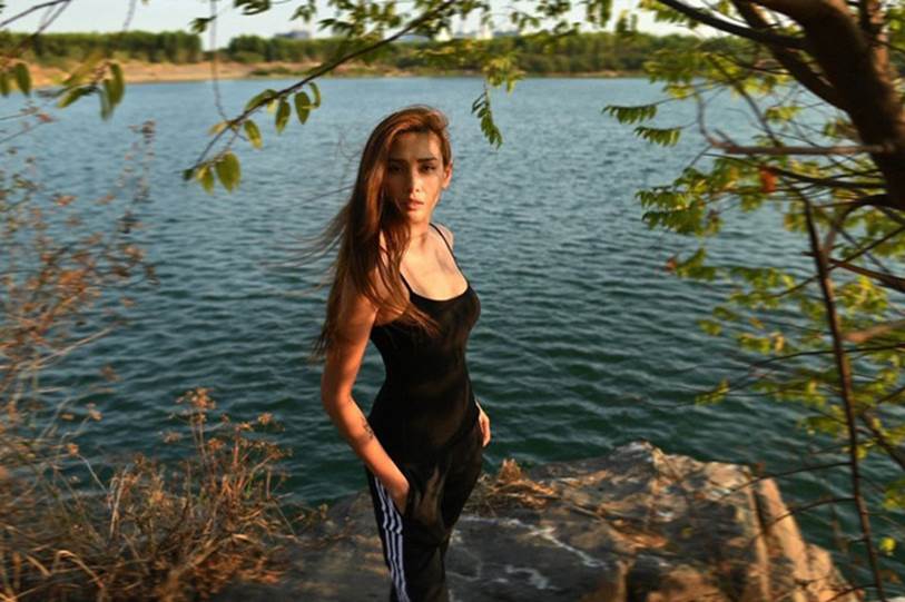 Đi cách ly mà vẫn có bộ ảnh vừa nghệ vừa sang chảnh hết nấc, Võ Hoàng Yến khiến dân tình trầm trồ đẳng cấp siêu mẫu-3