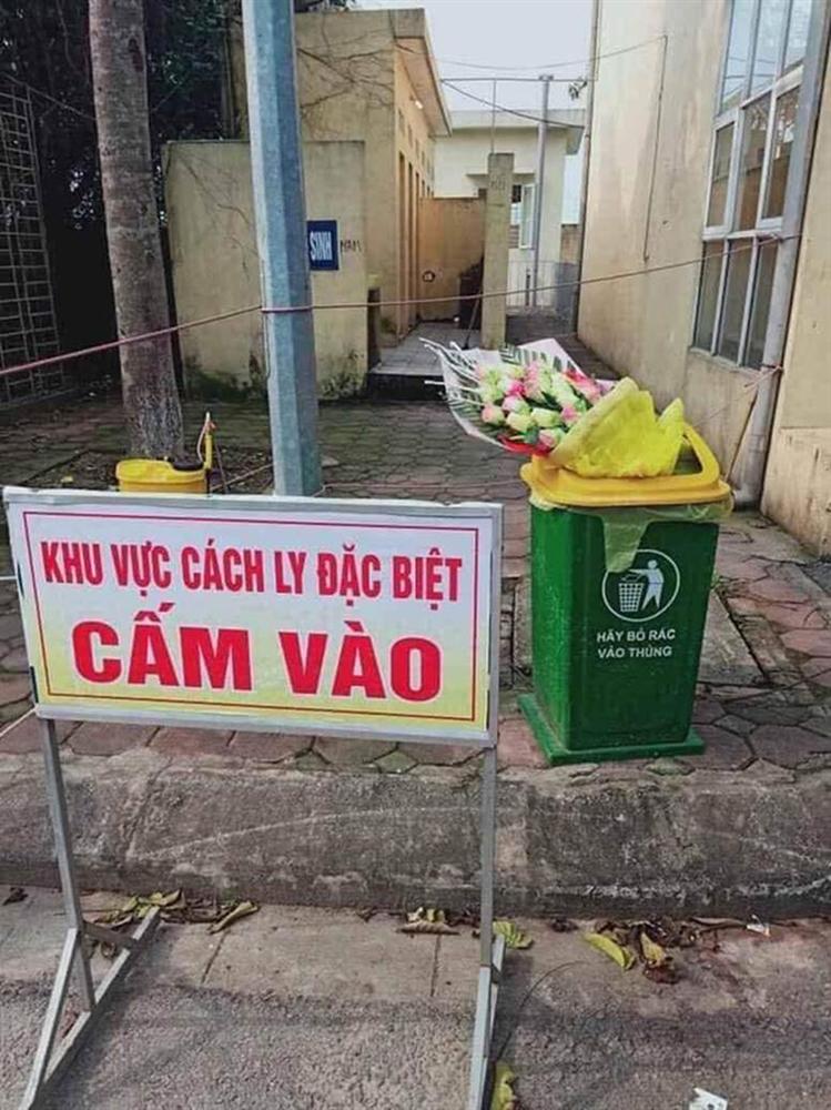 Nam thanh niên ném hoa bác sĩ tặng vào thùng rác ngay sau khi rời khỏi khu cách ly đã gọi điện xin lỗi-1