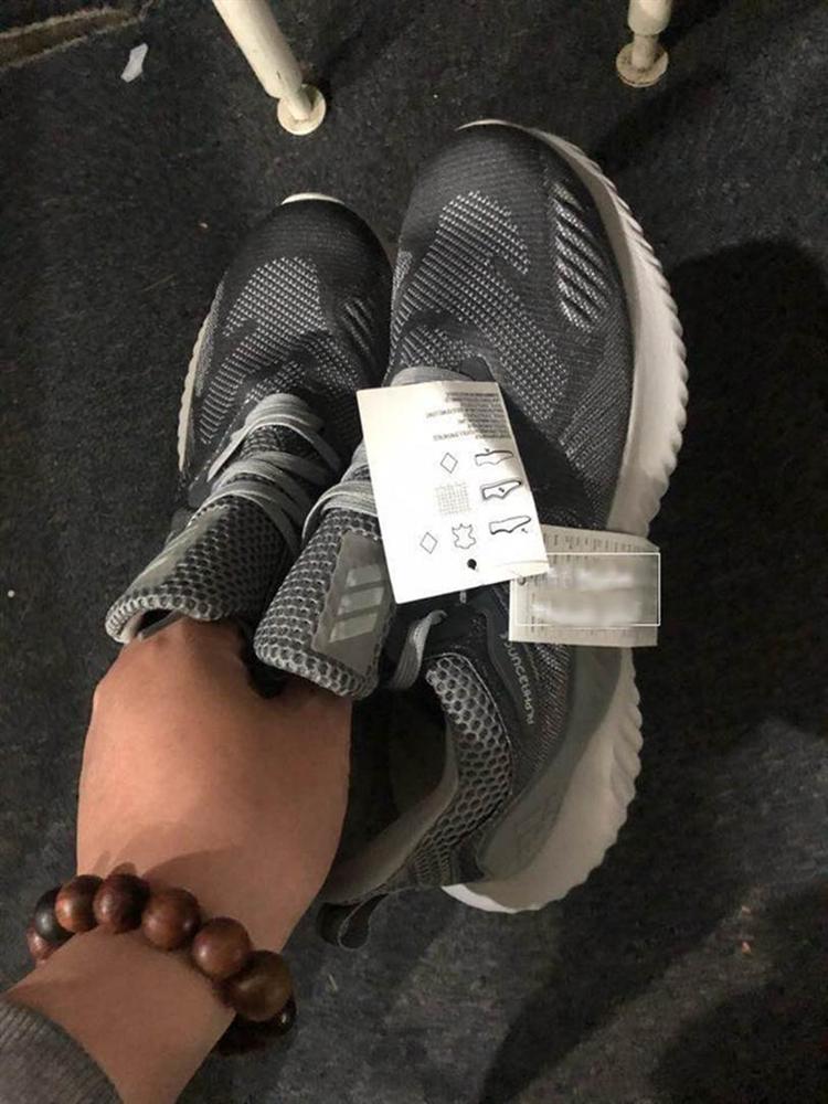 Chủ shop bán giày tưởng vừa được chứng kiến 1 chuyện tình yêu cảm động giữa cô gái giàu yêu chàng trai nghèo, ai ngờ tận mắt chứng kiến sốc không nói lên lời-2