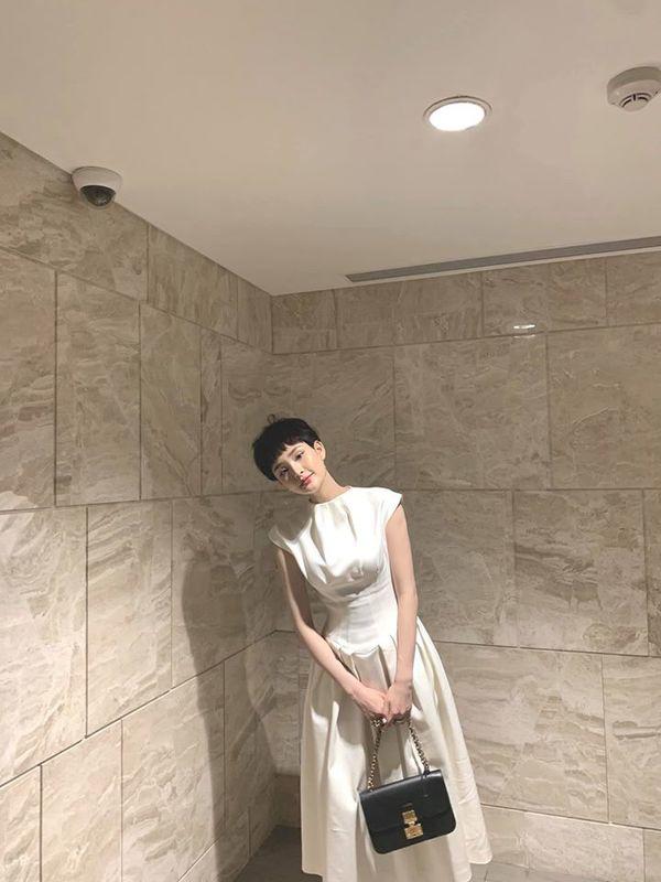 Hết diện đồ khoét ngực, Hiền Hồ lại chọn áo ngắn cũn, tiếp tục thử sức phong cách gợi cảm-13