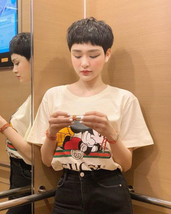 Hết diện đồ khoét ngực, Hiền Hồ lại chọn áo ngắn cũn, tiếp tục thử sức phong cách gợi cảm-8