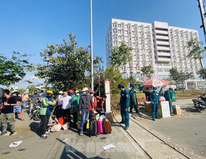 Vì sao bệnh nhân Covid -19 số 100 đi hành lễ nhiều lần trong thời gian cách ly?-2