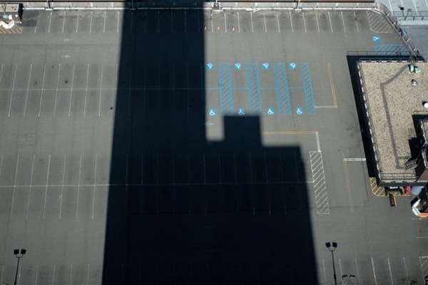 Nước Mỹ vắng vẻ lạ thường giữa đại dịch Covid-19: Những quảng trường, con đường, khu vui chơi nổi tiếng nay không một bóng người-2