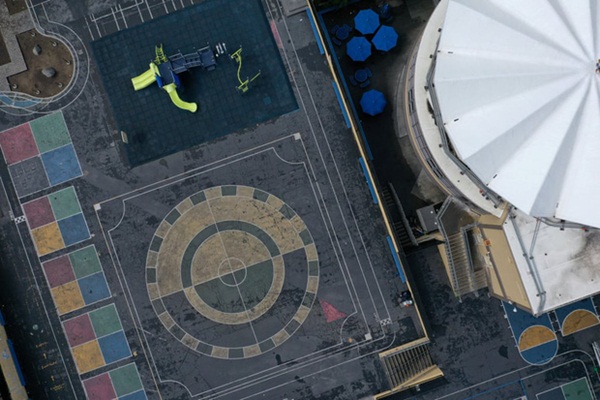 Nước Mỹ vắng vẻ lạ thường giữa đại dịch Covid-19: Những quảng trường, con đường, khu vui chơi nổi tiếng nay không một bóng người-4