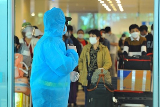 Dừng đưa người Việt từ nước ngoài về Tân Sơn Nhất trong 1 tuần