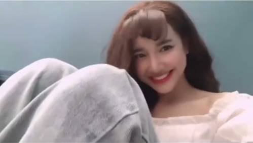 Để tóc mái cong khó hiểu, nhan sắc Nhã Phương vẫn rạng ngời cân hết tất cả-3