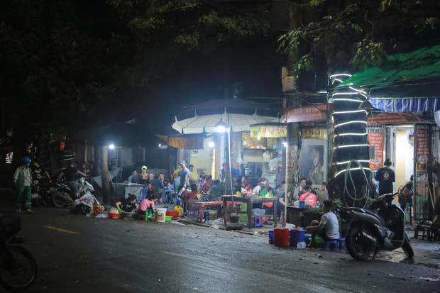 Ảnh: Hà Nội vẫn xuất hiện tình trạng tụ tập ăn nhậu, trà chanh chém gió giữa thời điểm dịch Covid-19 diễn biến phức tạp-5