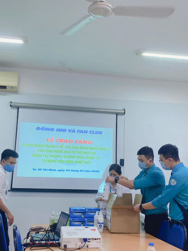 Vợ chồng Đông Nhi - Ông Cao Thắng và fanclub khủng trao tặng 35.000 khẩu trang, loạt vật dụng y tế phòng dịch Covid-19-3