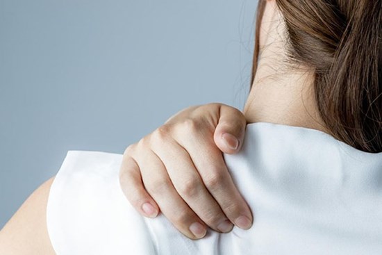Đau vai nhưng không phải do chấn thương, bạn hãy nghĩ ngay đến 6 căn bệnh nguy hiểm này