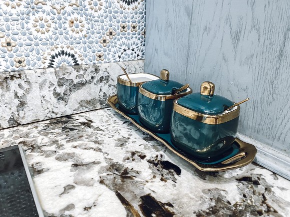 Cận cảnh không gian căn bếp thiết kế theo phong cách tân cổ điển trong biệt thự của gia đình Đăng Khôi-6