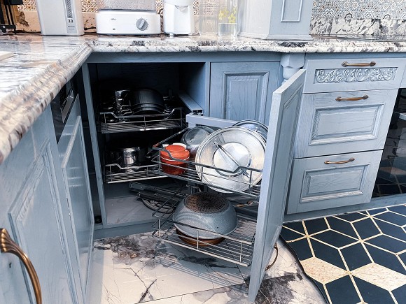 Cận cảnh không gian căn bếp thiết kế theo phong cách tân cổ điển trong biệt thự của gia đình Đăng Khôi-13