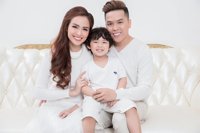 Chỉ qua một chi tiết nhỏ, Hoa hậu Diễm Hương bị nghi có tình mới sau hàng loạt đồn đoán ly hôn lần 2-3