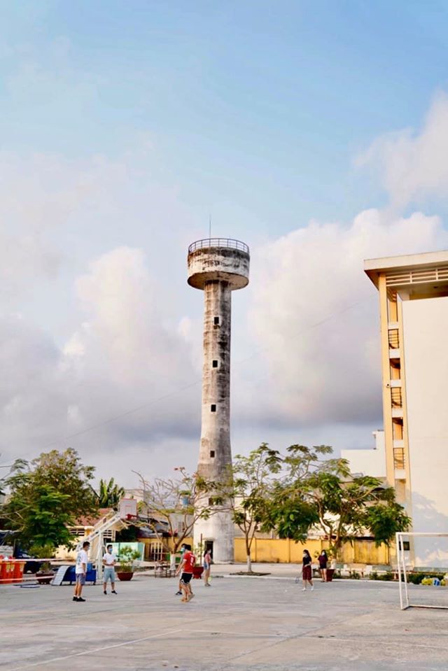 Cậu du học sinh từng nổi tiếng khi bày tiệm tạp hóa trong phòng cách ly tiếp tục tạo làn sóng với bộ ảnh cảm động về những người lính ướt đẫm mồ hôi nơi chống dịch-4