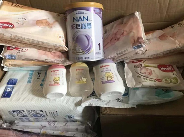 Nữ y tá Vũ Hán nhiễm Covid-19 khi đang mang thai 33 tuần và món quà mà các bác sĩ tặng cô trong ngày được xuất viện khiến ai nhìn cũng xúc động-3