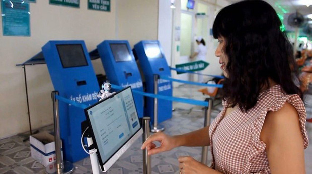 Nhóm sinh viên ở TPHCM chế tạo robot đo nhịp tim, huyết áp, cấp phát thuốc, thanh toán điện tử… giúp giảm tải bệnh viện trong bão Covid-19-4