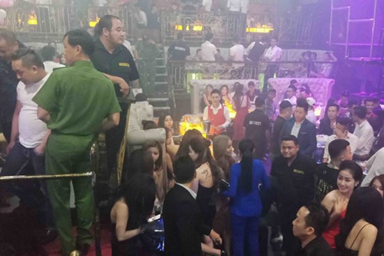 Nhà hàng, phòng gym, salon tóc... ở Sài Gòn phải đóng cửa từ 18h hôm nay