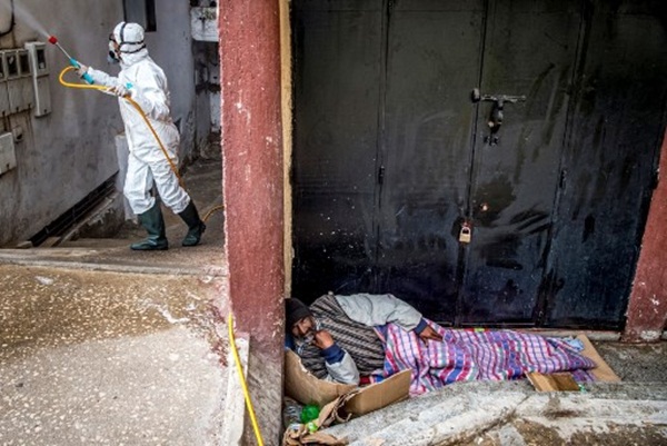 Cả thế giới được khuyên ở nhà, chỉ còn người vô gia cư ngoài đường-11