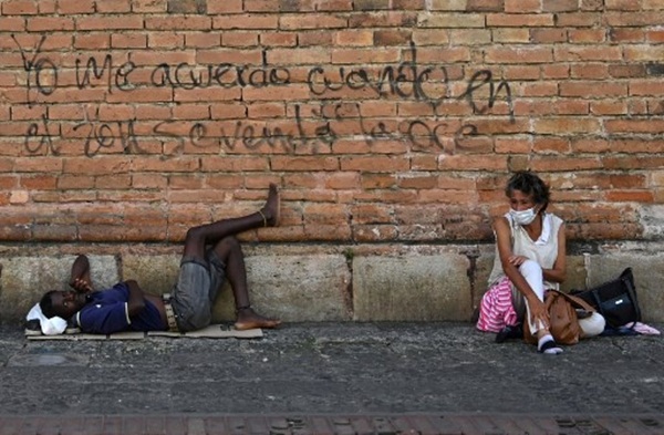 Cả thế giới được khuyên ở nhà, chỉ còn người vô gia cư ngoài đường-13