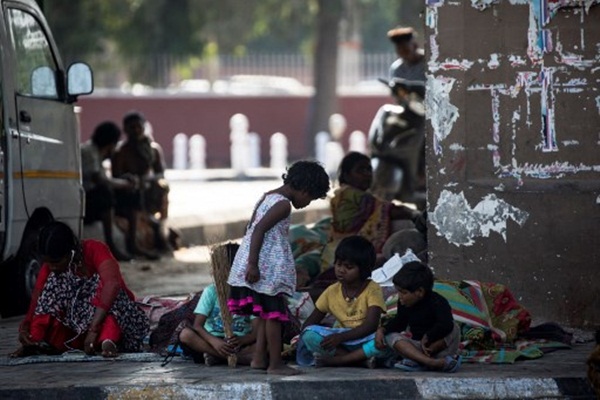 Cả thế giới được khuyên ở nhà, chỉ còn người vô gia cư ngoài đường-5