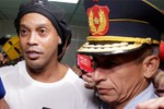 Trả 40 tỷ tiền bảo lãnh, Ronaldinho được ra khỏi nhà tù sau 32 ngày bị giam giữ-2
