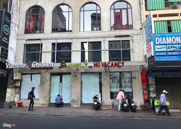 Hàng quán ở TP.HCM đồng loạt đóng cửa dù bất ngờ-2