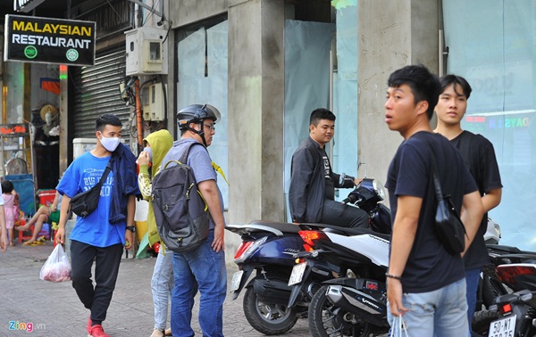 Hàng quán ở TP.HCM đồng loạt đóng cửa dù bất ngờ-3