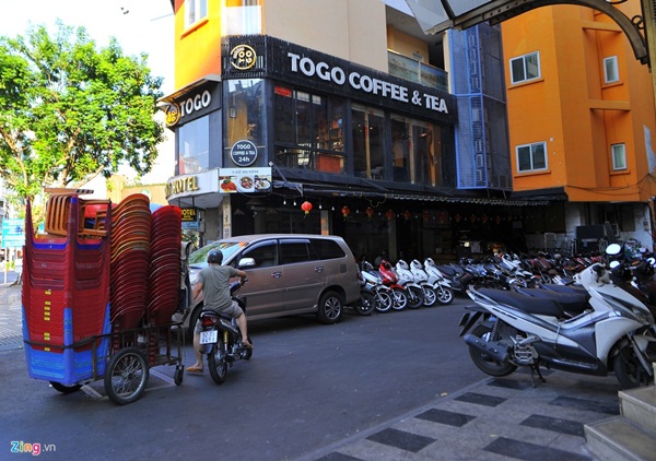 Hàng quán ở TP.HCM đồng loạt đóng cửa dù bất ngờ-9