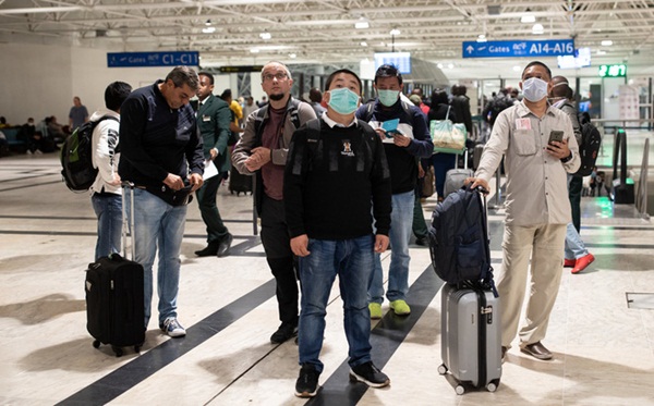 Người dân TQ bức xúc vì Hoa kiều về nước tránh dịch còn nói: Tôi về từ châu Âu mà đối đãi như thế này?-1