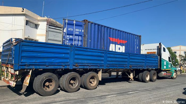 Phát hiện 64 thi thể chết ngạt trong xe tải đến Mozambique-1