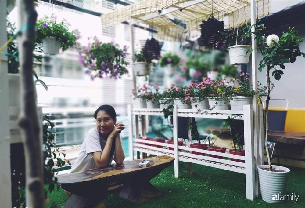 Ngôi nhà đẹp yên bình, lãng mạn nhờ người đàn ông đảm đang tự decor vườn và trồng đủ loại hồng ở Sài Gòn-13