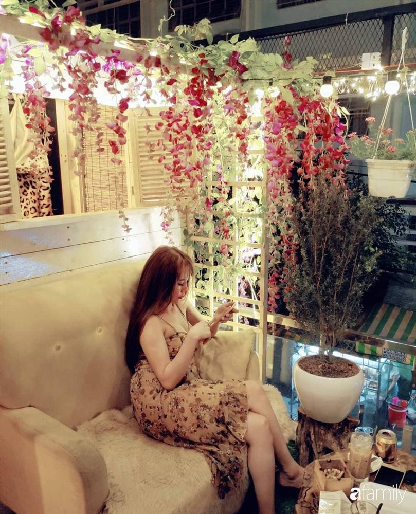 Ngôi nhà đẹp yên bình, lãng mạn nhờ người đàn ông đảm đang tự decor vườn và trồng đủ loại hồng ở Sài Gòn-33