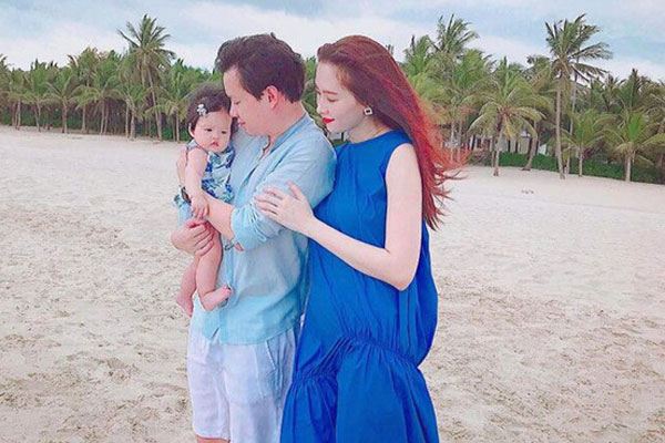 Hoa hậu Đặng Thu Thảo lần đầu khoe bụng bầu to vượt mặt và tiết lộ thời gian dự sinh con thứ 2-4