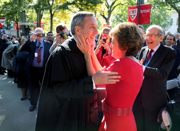 Nóng: Hiệu trưởng Đại học Harvard và vợ đã dương tính với Covid-19-1