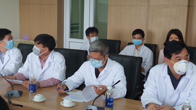 Thứ trưởng Bộ Y tế kêu gọi người dân nhường khẩu trang y tế cho cán bộ, nhân viên y tế trong công tác tiếp xúc, thu dung điều trị người bệnh-1