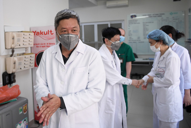 Thứ trưởng Bộ Y tế kêu gọi người dân nhường khẩu trang y tế cho cán bộ, nhân viên y tế trong công tác tiếp xúc, thu dung điều trị người bệnh-4