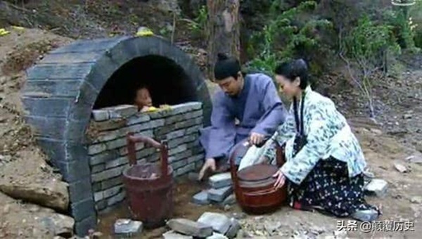 Rốt cuộc phong tục mộ Ngõa Quán thời cổ đại là gì và tàn nhẫn đến mức nào khi con cái phải tự tay chôn sống bố mẹ ruột của mình?-1