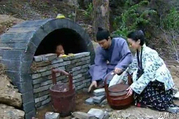 Sống chung và vệ sinh thi thể người chết: Việc làm nghe rùng rợn nhưng là văn hóa người Toraja cùng những lễ tang đắt đỏ thể hiện sự giàu sang-10