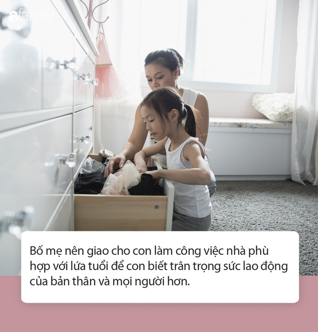 Cậu bé gây chú ý bởi hành động ngồi khâu chiếc tất bị rách, biểu cảm đáng yêu khiến ai cũng thả tim rầm rầm-3